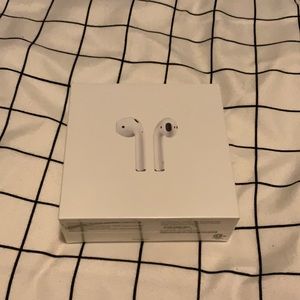 AirPods 1st Gen.